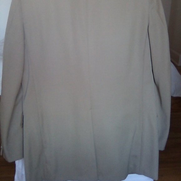 Used Linett Ltd. 38R Beige Suit, 32" pleated pants, 100% gabardine wool - Picture 4 of 14